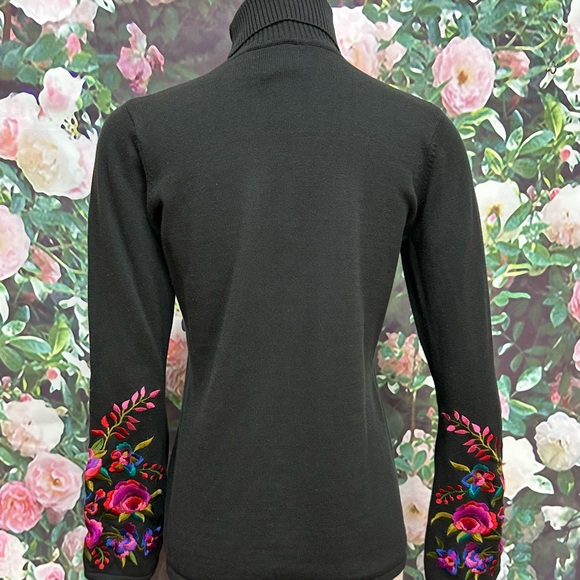 Linda Black Embroidered Sleeve Sweater Louis Dell O’lio - Picture 5 of 7
